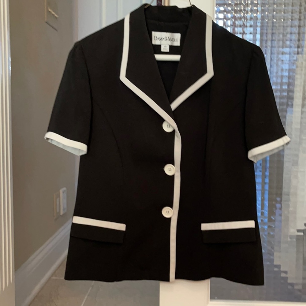 Women’s short sleeve blazer